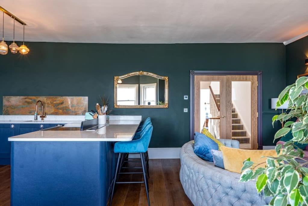 Luxury Duplex Penthouse On The Beach With Panoramic Sea Views Херн-Бей Экстерьер фото